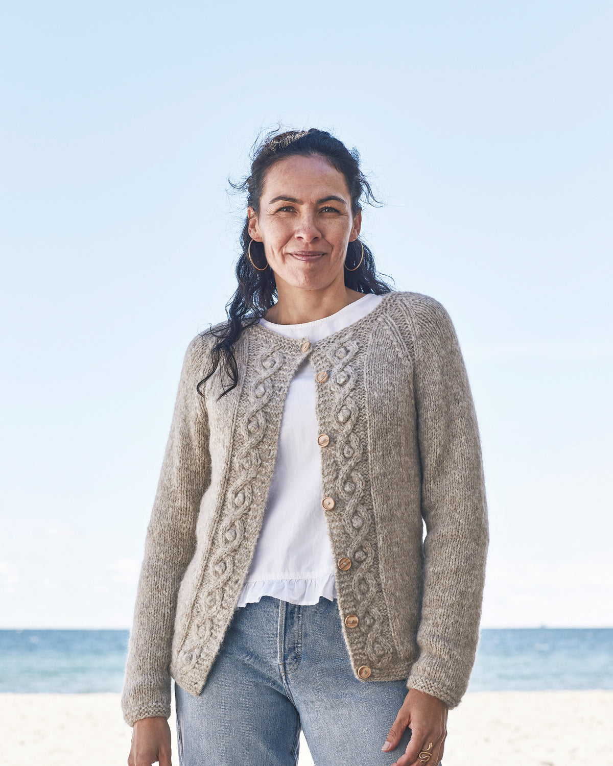 Cardigan med fletmønster (digital opskrift)
