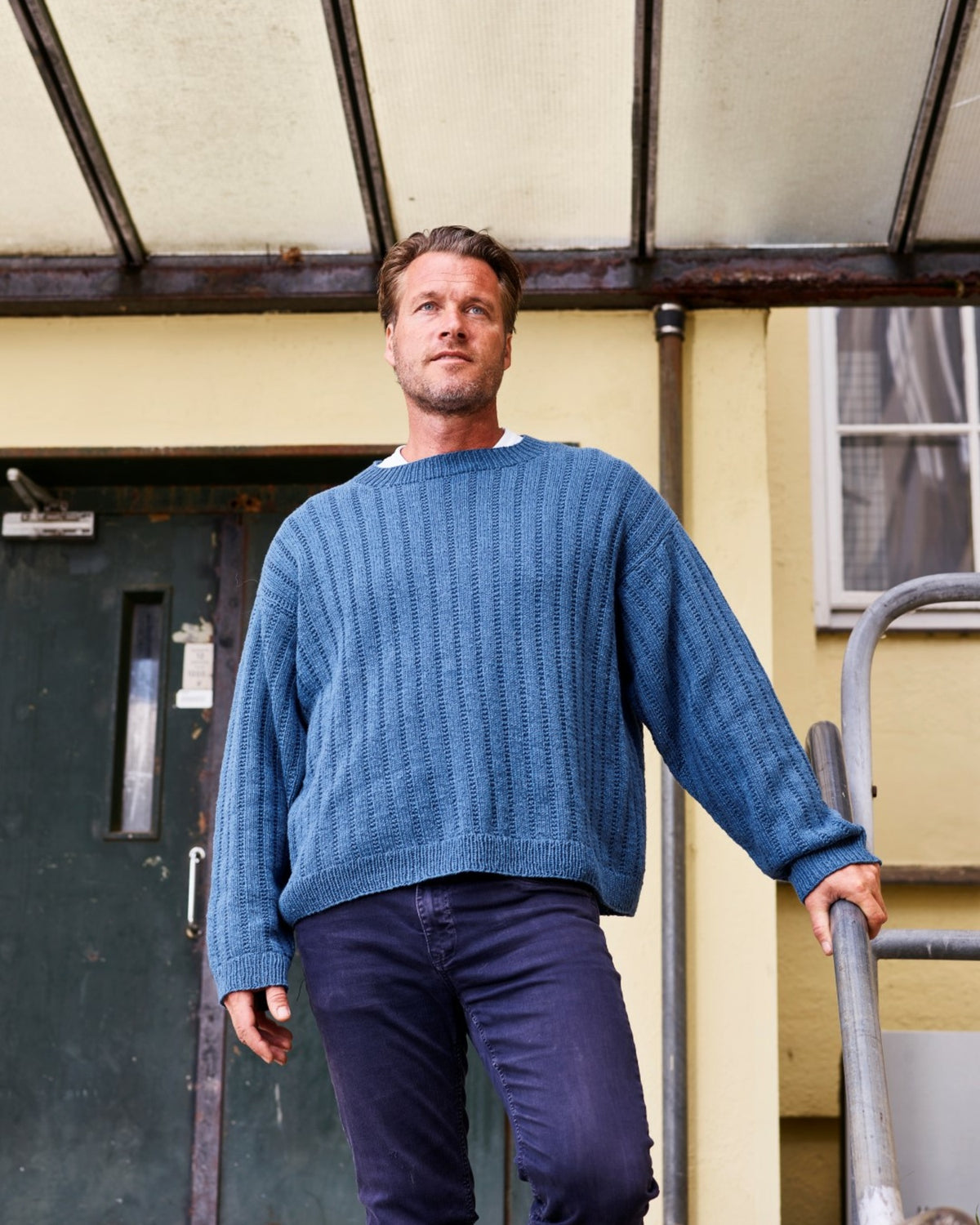 Struktur herresweater med dropped shoulder (digital opskrift)