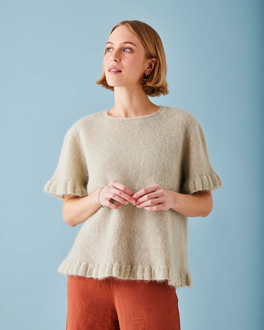 Bluse med flæsekant (fysisk opskrift)